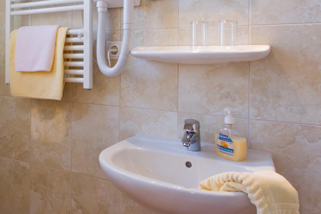 Pension Zum-Ratsherrn Фридрихрода Номер фото